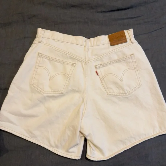 Levi’s High Baggy Shorts - Cream - Picture 4 of 4